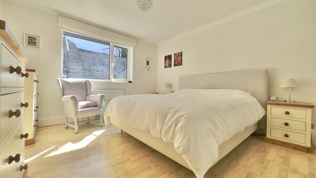 AE76E38C-B040-4BF...