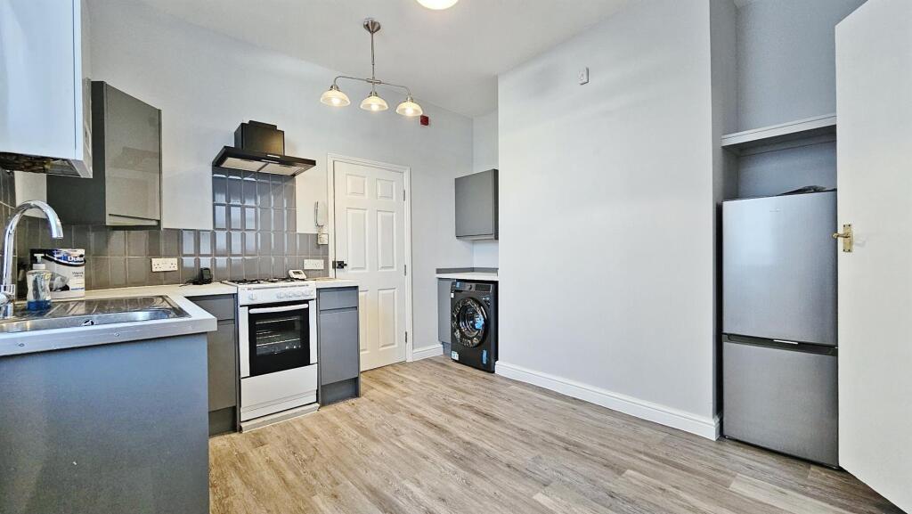 Lounge/Kitchen