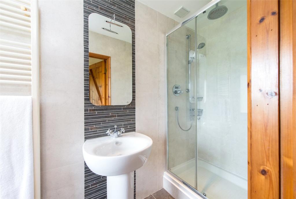 Ensuite Bed 1