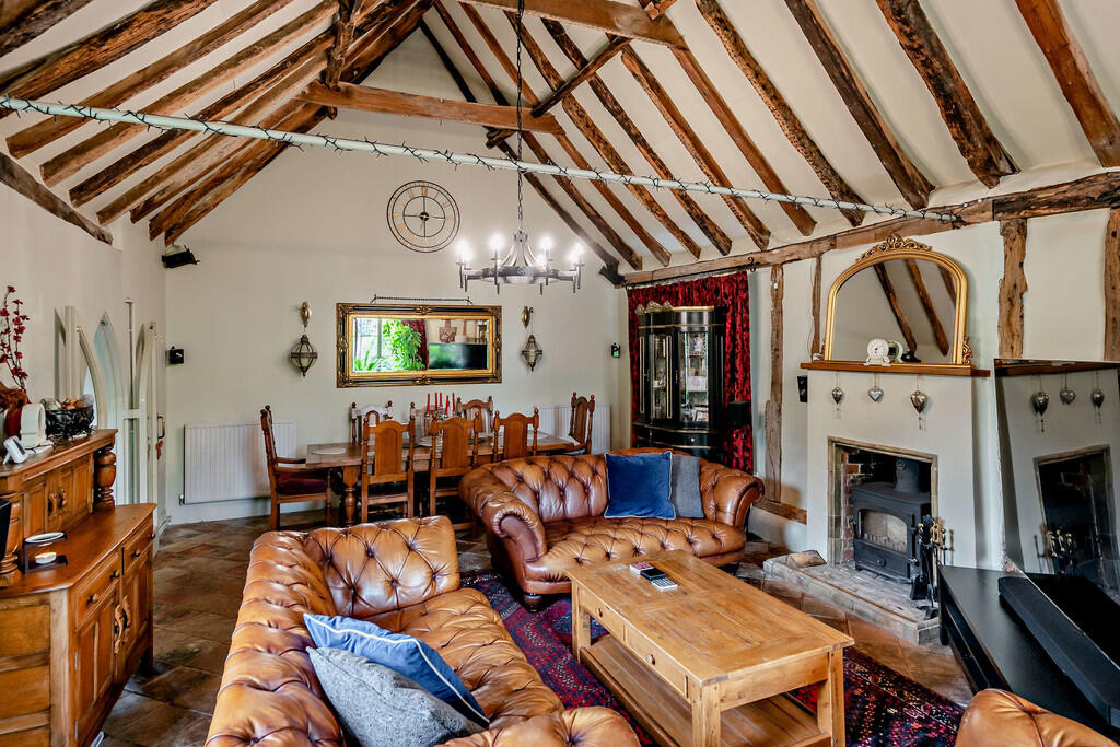 8598428-interior1...