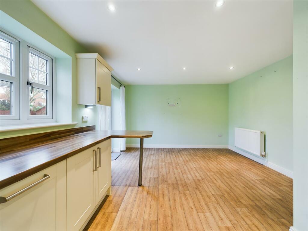 DINING/KITCHEN