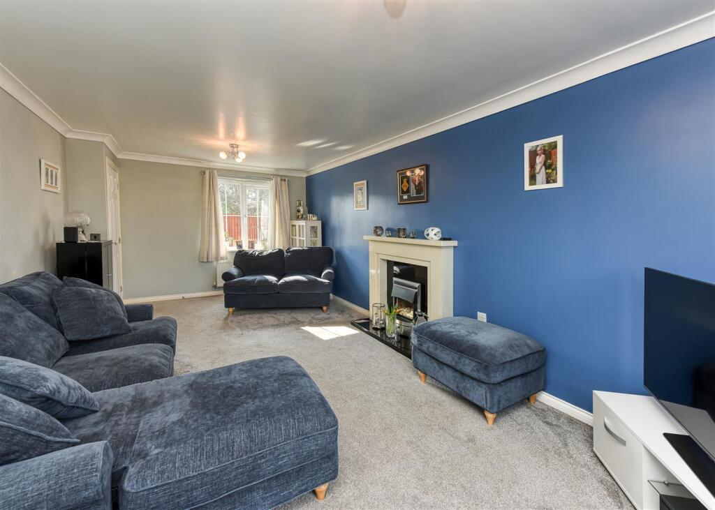 8 Oaklands-Living Room.jpg