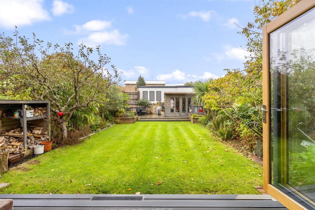 St Marys Close,89-016.JPG