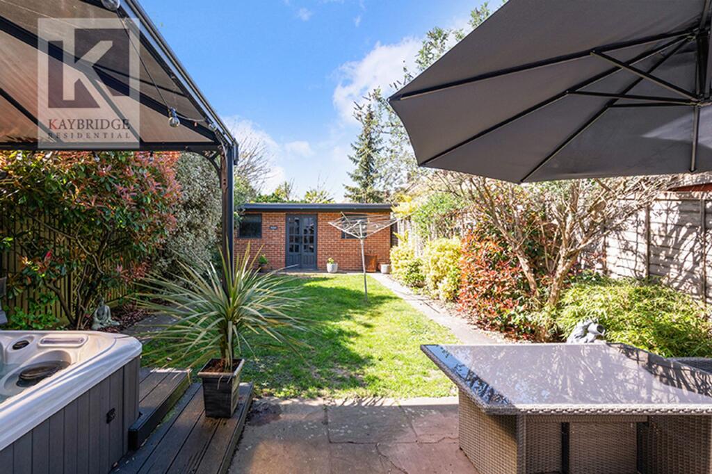 Stoneleigh Park Road, Epsom