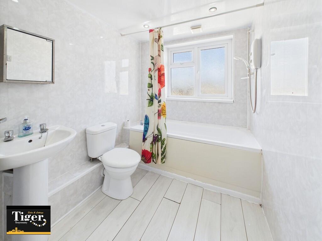 CAM02176G0-PR0597...