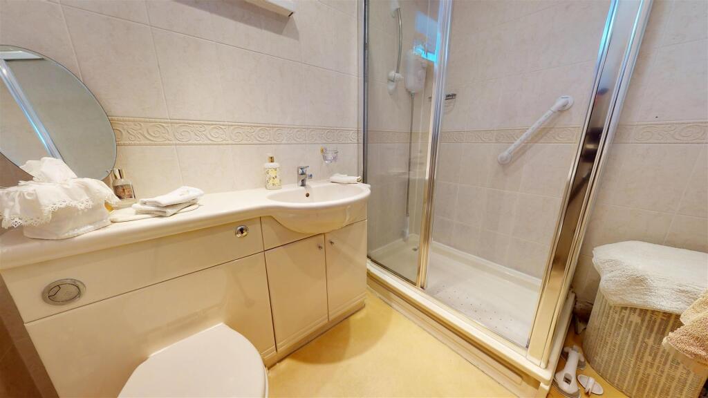 Heyes Avenue En-suite