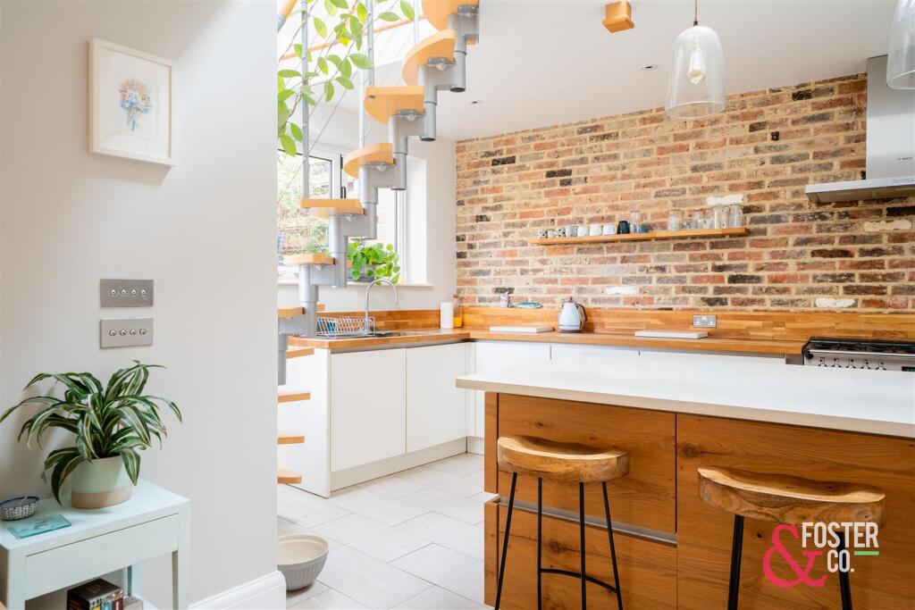 15 SURRENDEN CRESCENT FINSHED EDITS-18.JPG