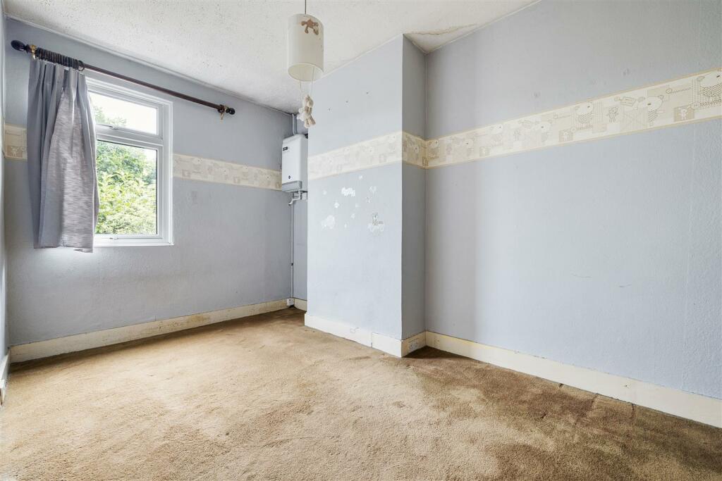 Chigwell Road, E18
