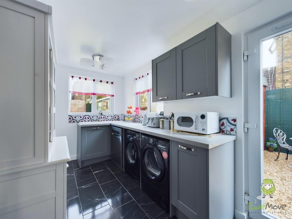 CAM01543G0-PR0097-STILL013