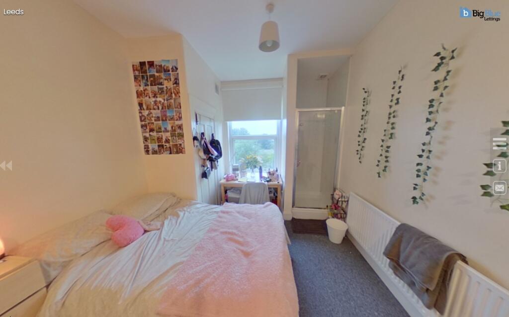 A cozy and tidy single bedroom featuring a comf...