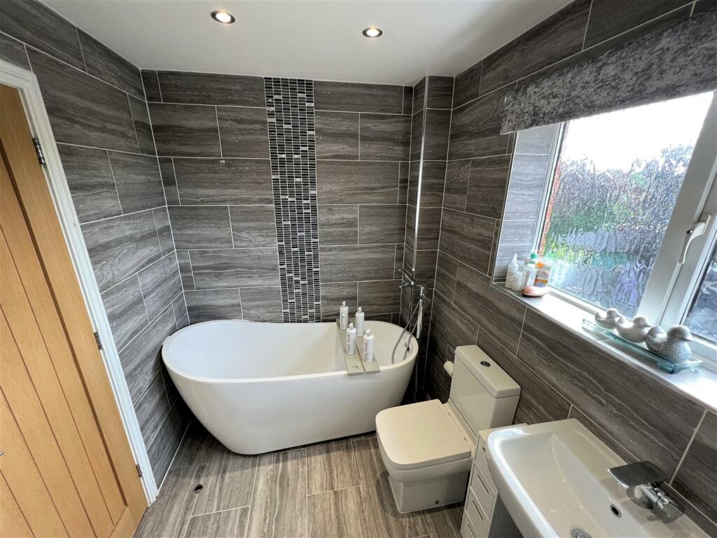 Bathroom B.JPG