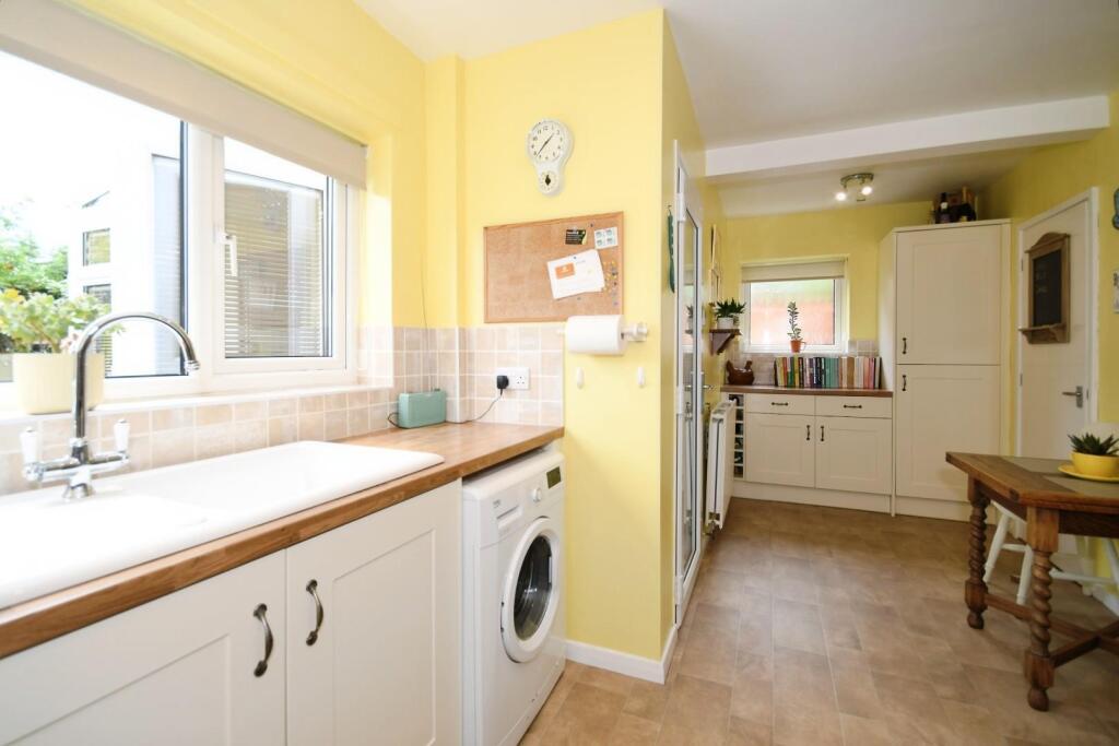 KITCHEN 03.jpg