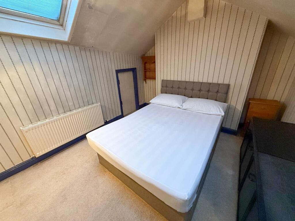 4 bed mid-terrace property, Silsden 20