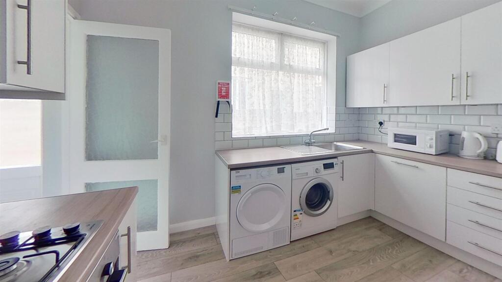 16a-Baileys-Road-Laundry.jpg