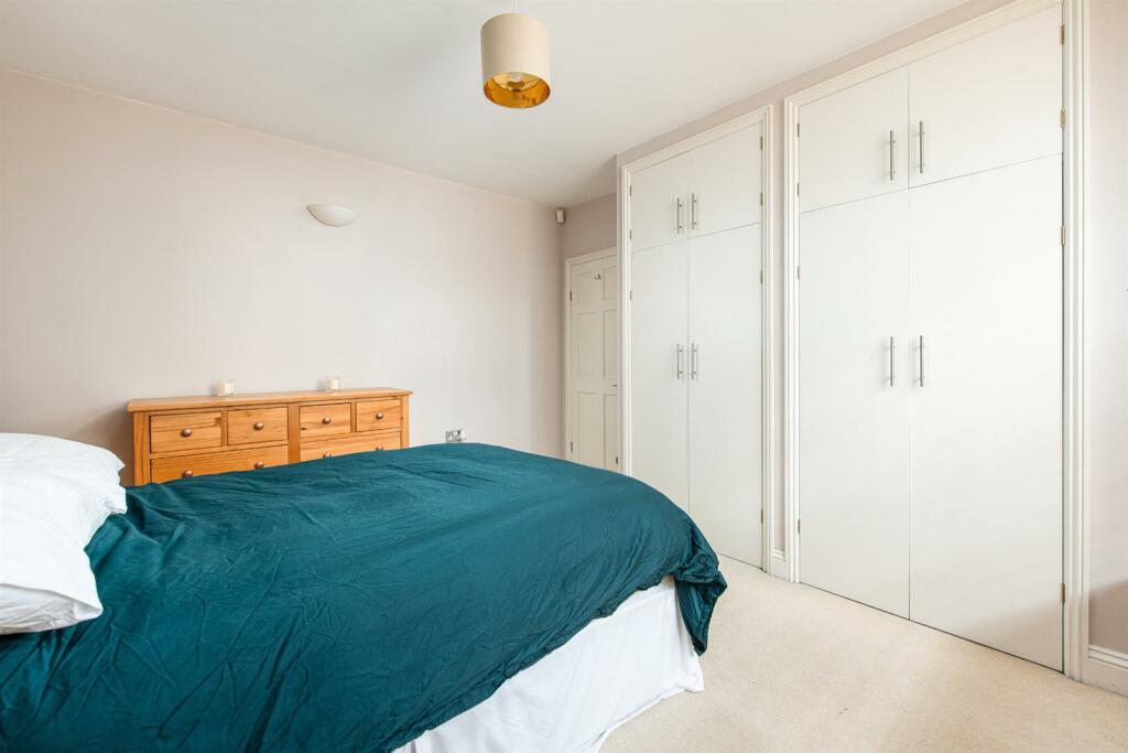 Bedroom1_3.jpg