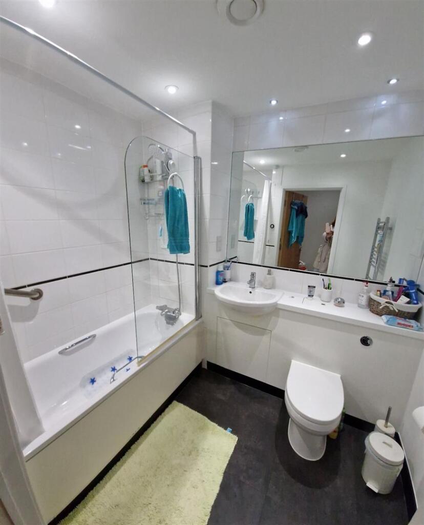 Bathroom.jpg