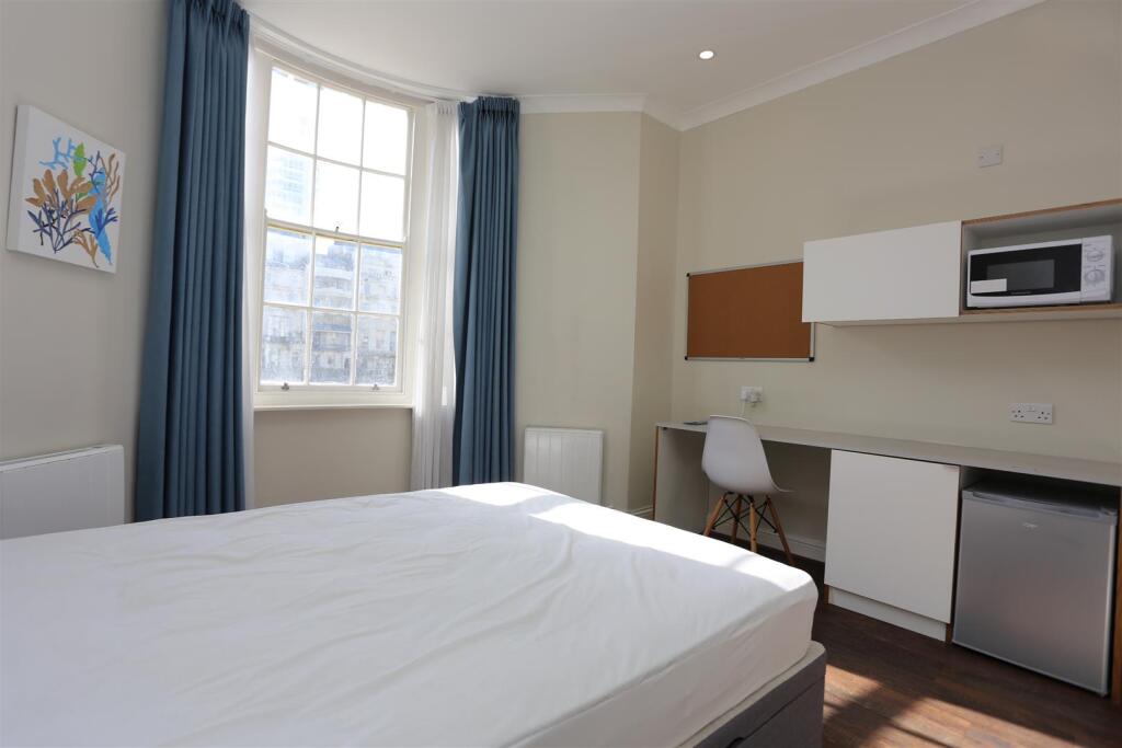 Room 171, 16-18 Regency Sq   (4).JPG