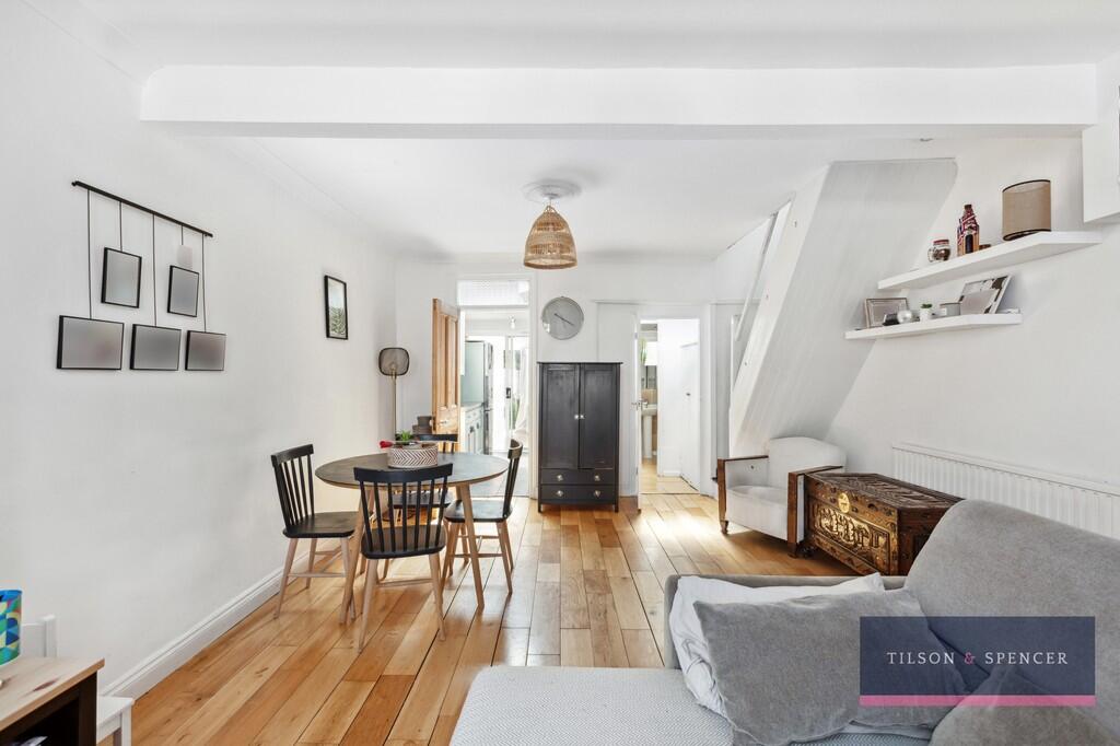 Through Lounge vi...