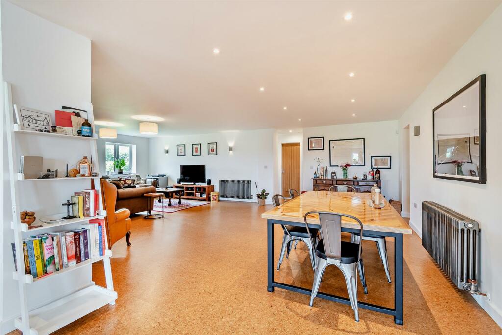 8616914-interior27-V2-800.jpg
