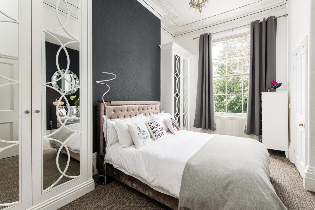 Bedroom1_1.jpg