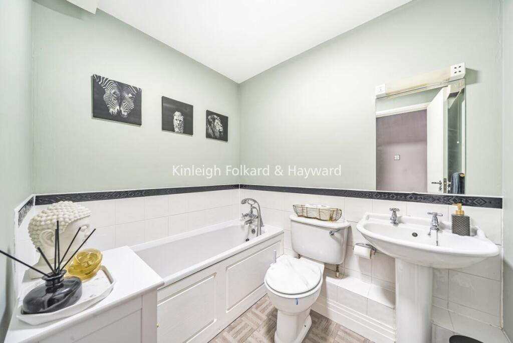 979ac735-2599-4c47-b