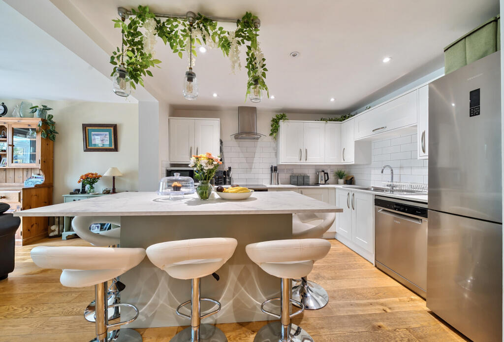 1318301-22-686bfc...