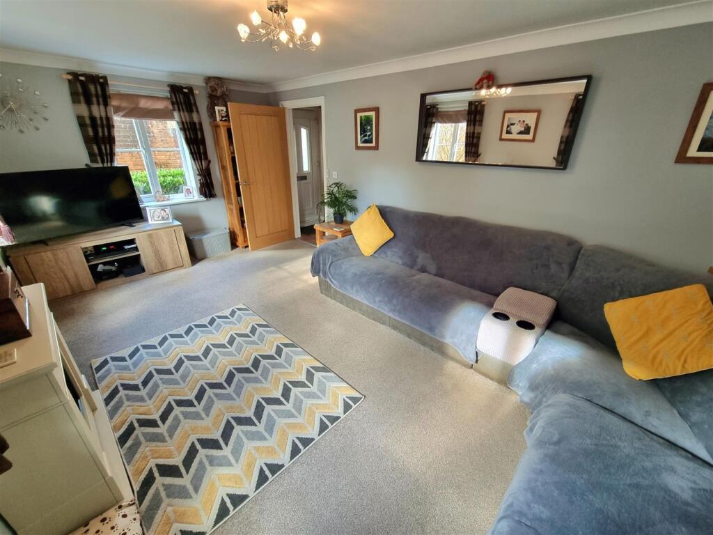 Sitting room 1.jpg