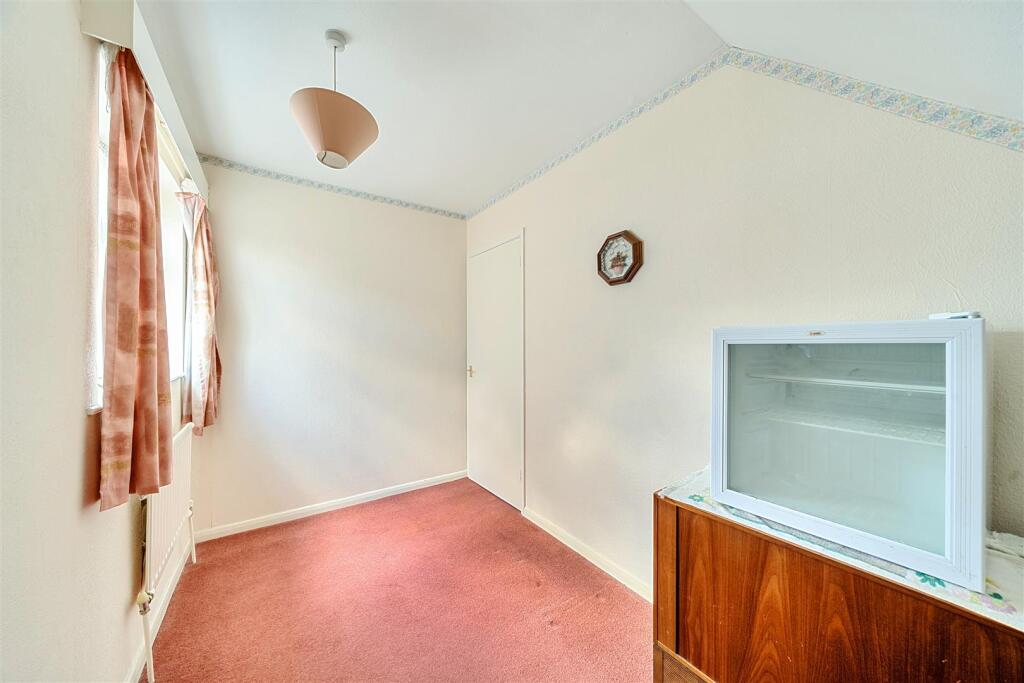 62 Wolsey Road, Rugby (8).jpg