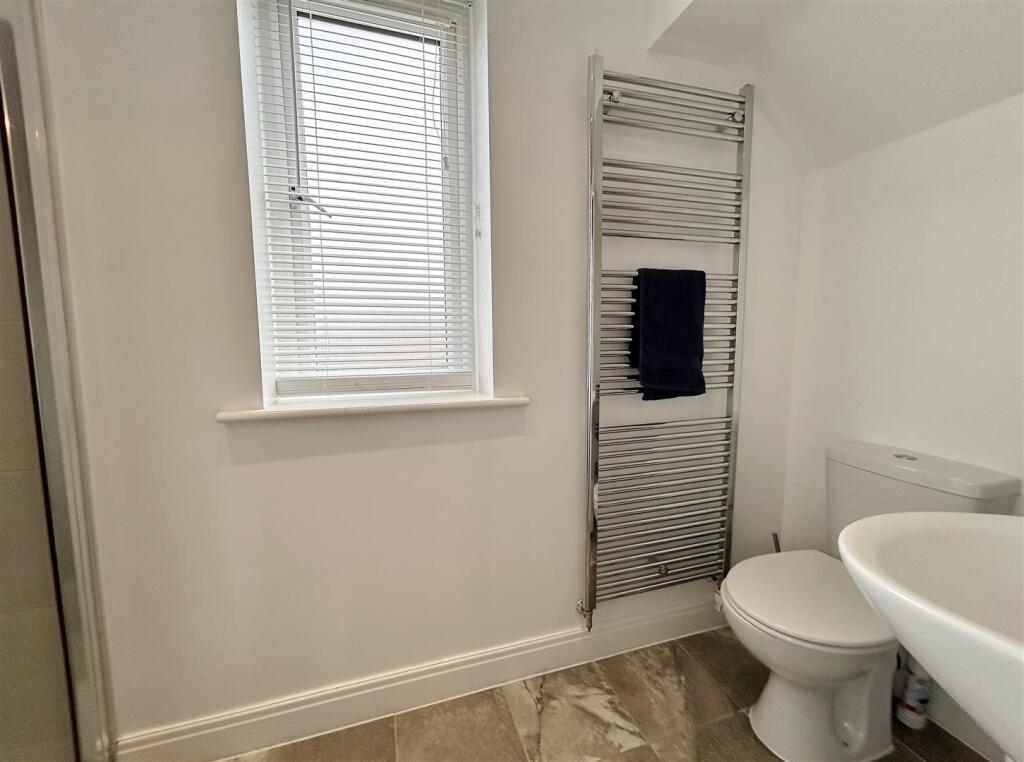 Master Bedroom En-Suite