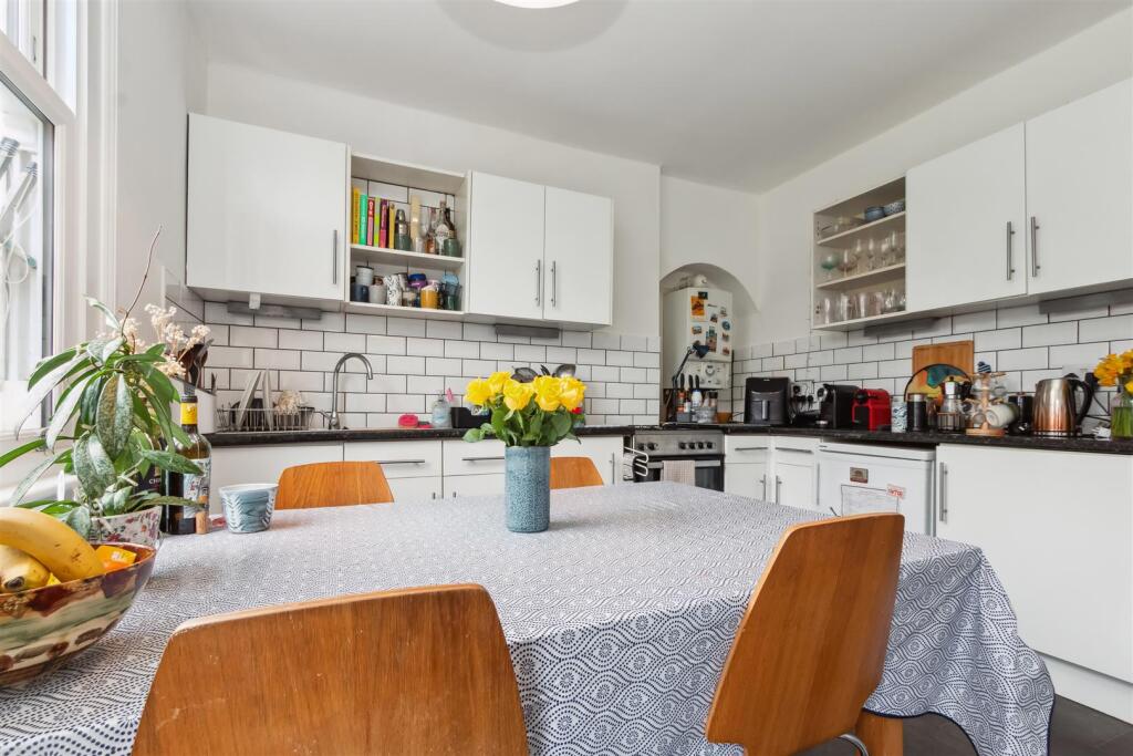 49a Longley Road SW17 kitchen 3.jpg