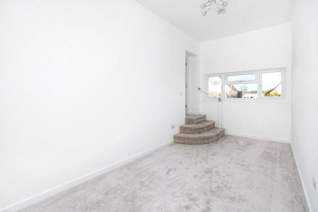 Dining/Bedroom 4