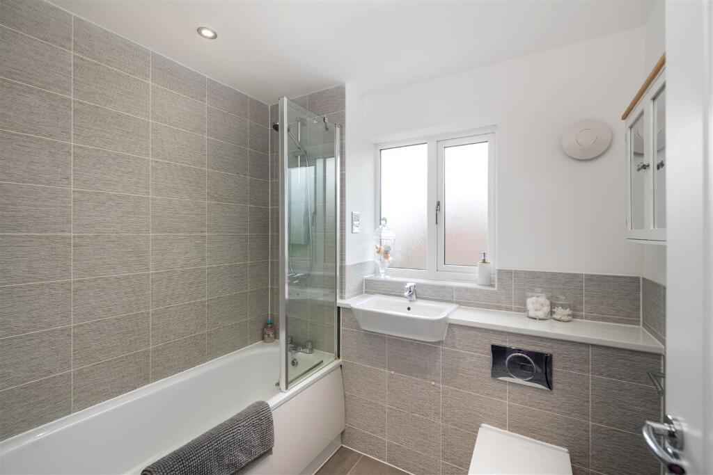 Family Bathroom 