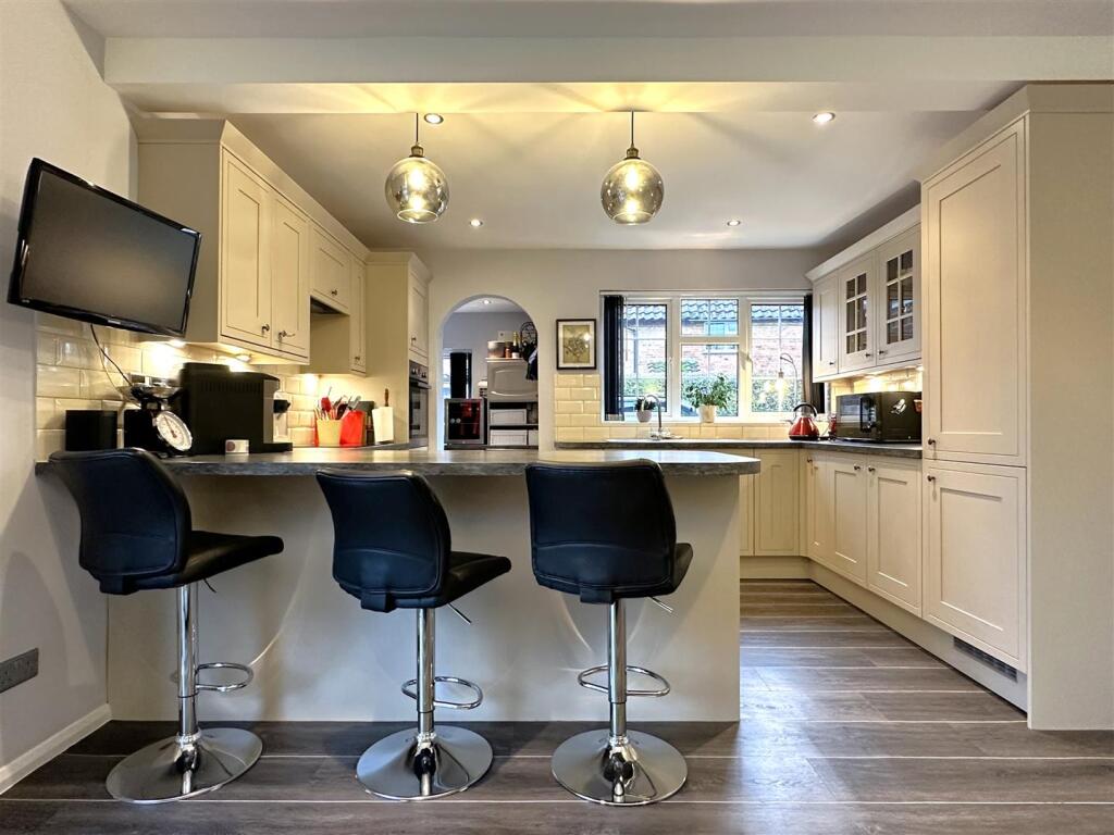 Superb Dining Kitchen 053