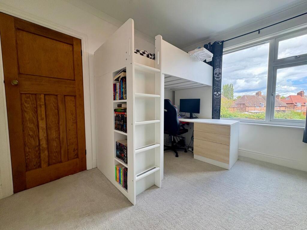 46 Moss Rd Bed 2.jpg