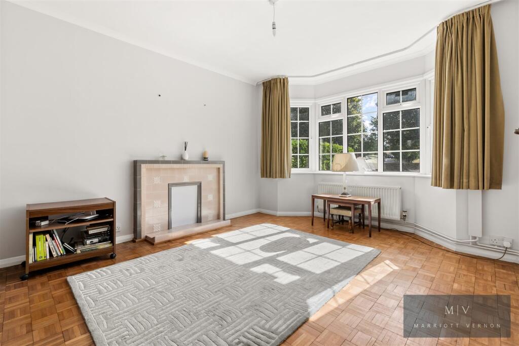 Lloyd Park Avenue 12B MV-4.jpg