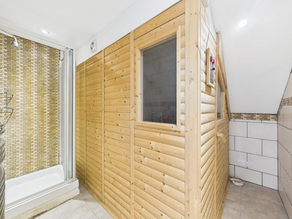 Separate Shower &amp; Sauna
