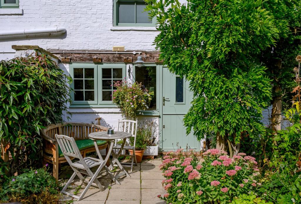 28 Whitewalls-40.jpg