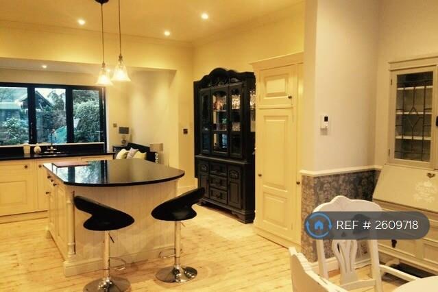 Kitchen Through To Garden