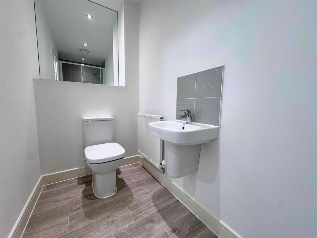 M. Bedroom Ensuite