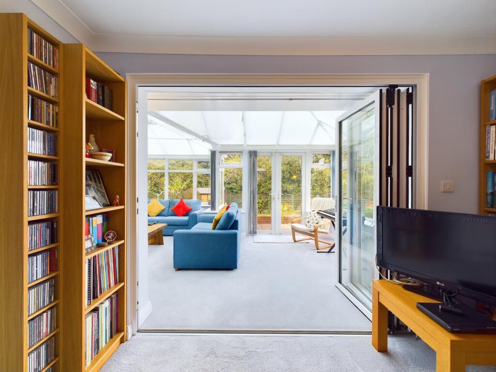 CAM03162G0-PR0165-STILL016