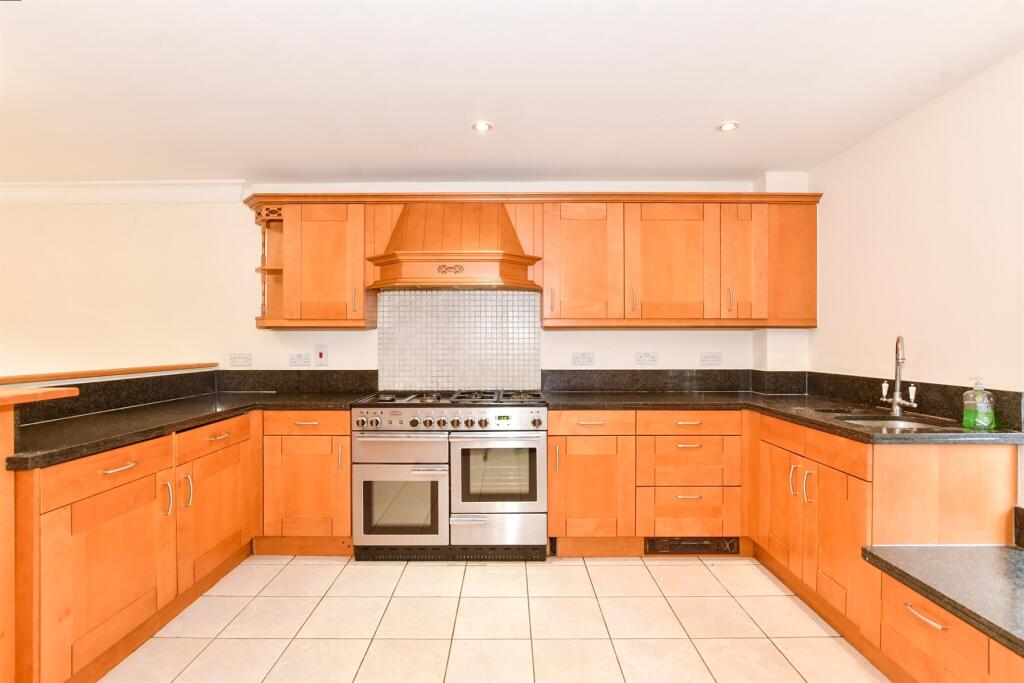 Kitchen/ Breakfast Room