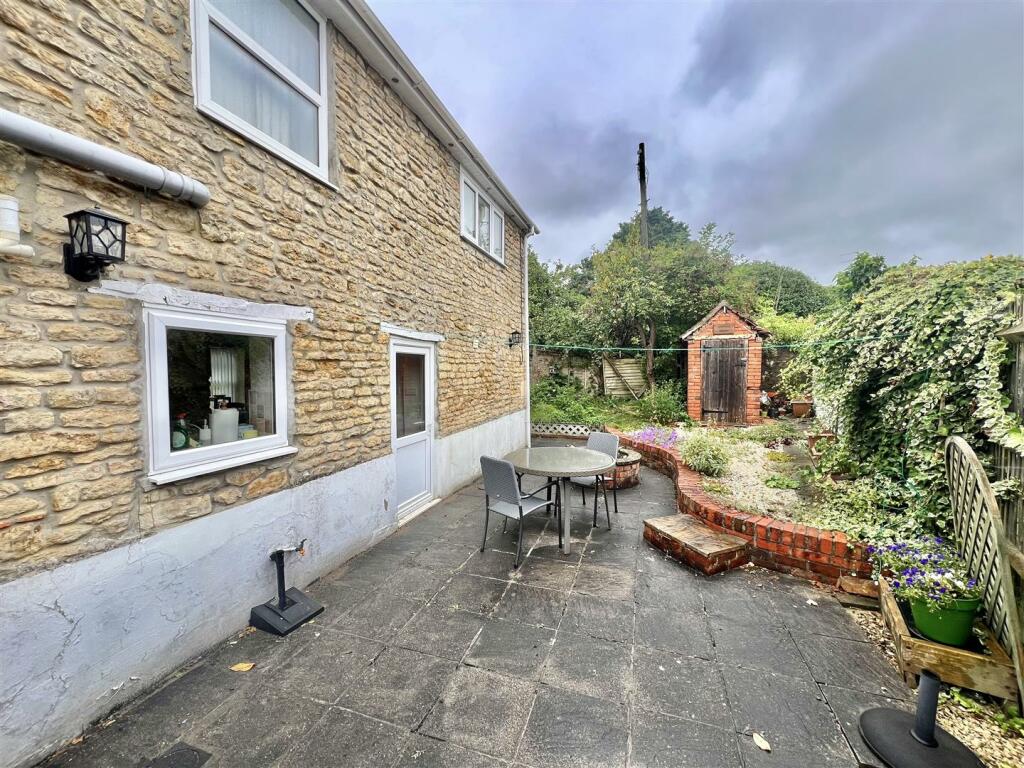 Rear garden 1.jpg