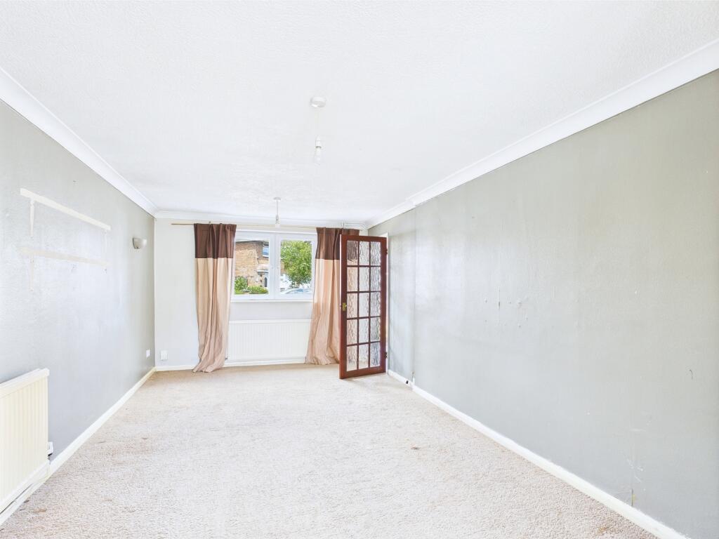 CAM01338G0-PR0108-STILL008