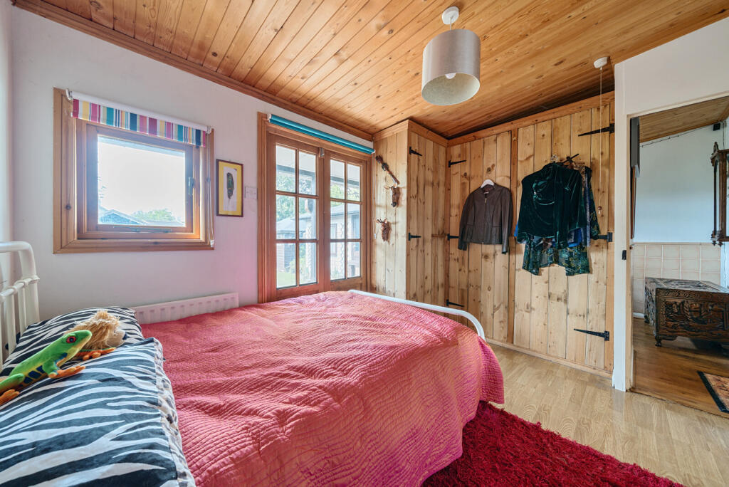 1304322-11-684afd...