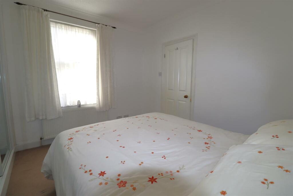 Bedroom2 (2).JPG