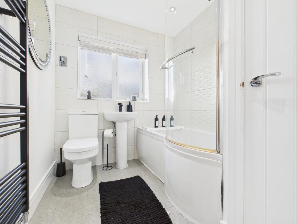 CAM03729G0-PR0191-STILL010