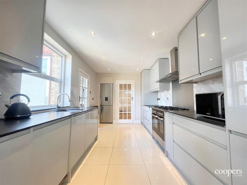 Kitchen (20).jpg