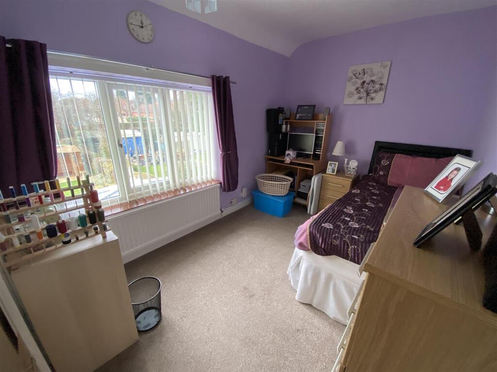 Bedroom no.2 rear double: