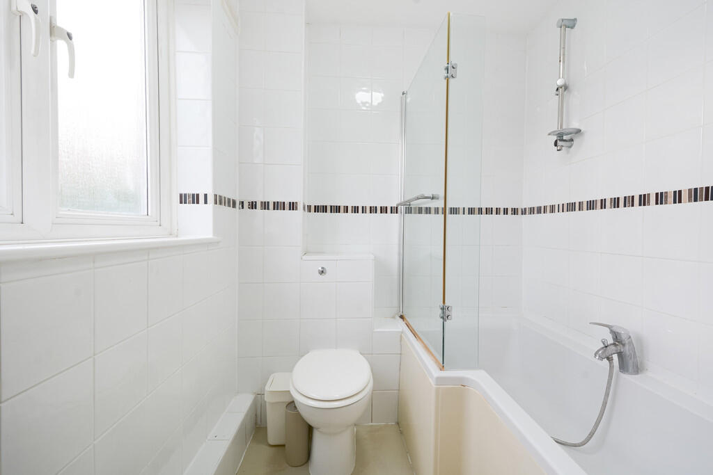 15 Hardy Close(16...