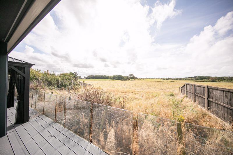 Open aspect views to rear